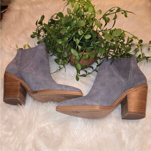 Marc Fisher Womens Gray Boots Stylish and Versatile Size 7